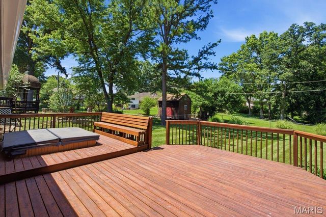 893 Oklahoma Avenue, Ballwin, MO 63021