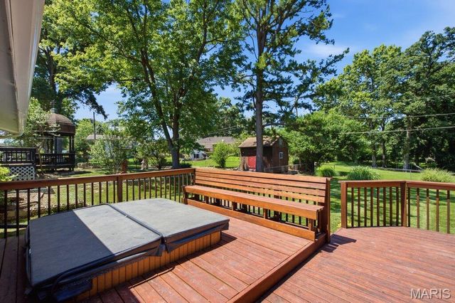 893 Oklahoma Avenue, Ballwin, MO 63021