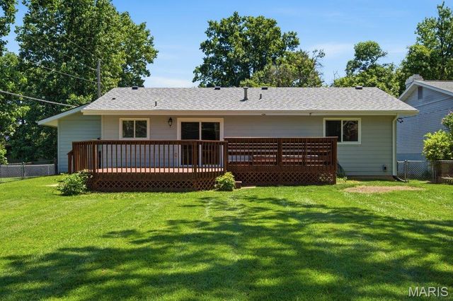 893 Oklahoma Avenue, Ballwin, MO 63021