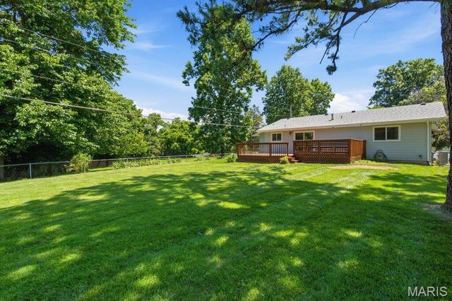 893 Oklahoma Avenue, Ballwin, MO 63021