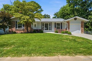 893 Oklahoma Avenue, Ballwin, MO 63021