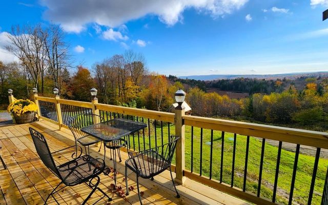 104 Johnny Cake Hill Lane, Readsboro, VT 05350