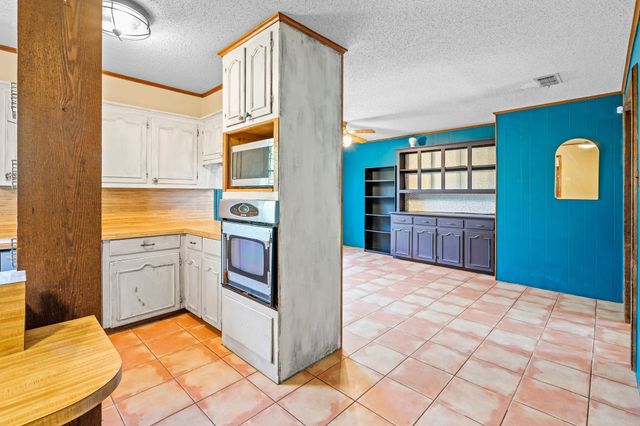 1006 Spring Street, Longview, TX 75604