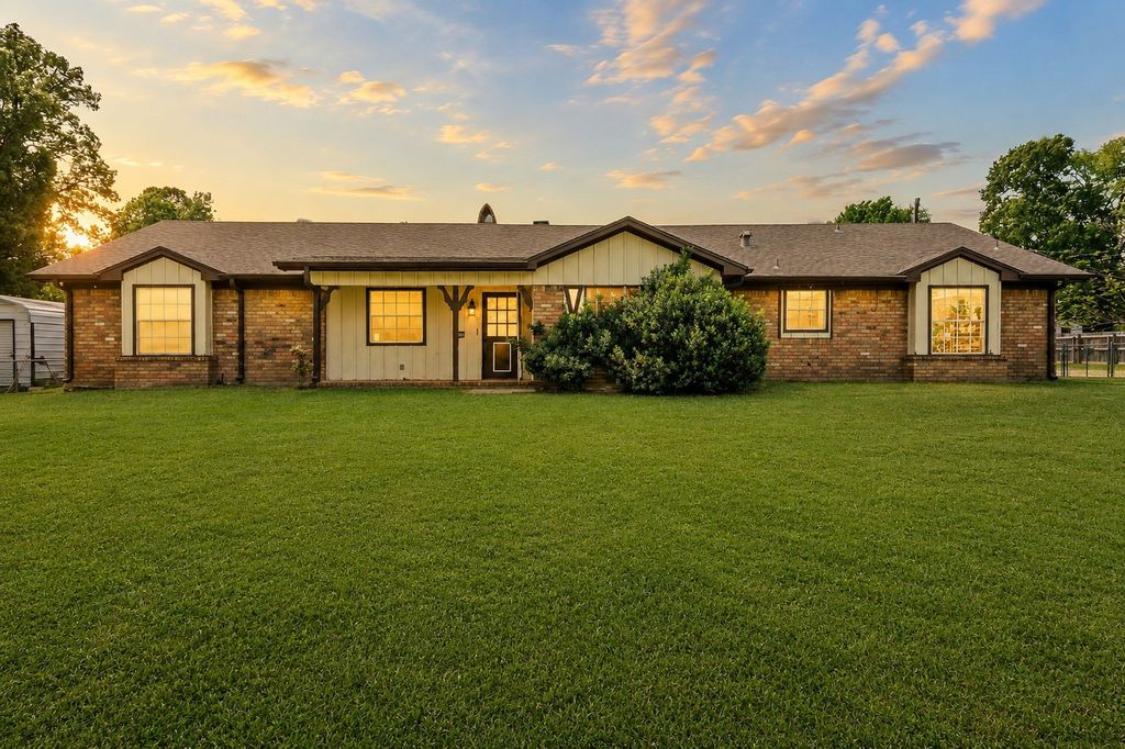 1006 Spring Street, Longview, TX 75604