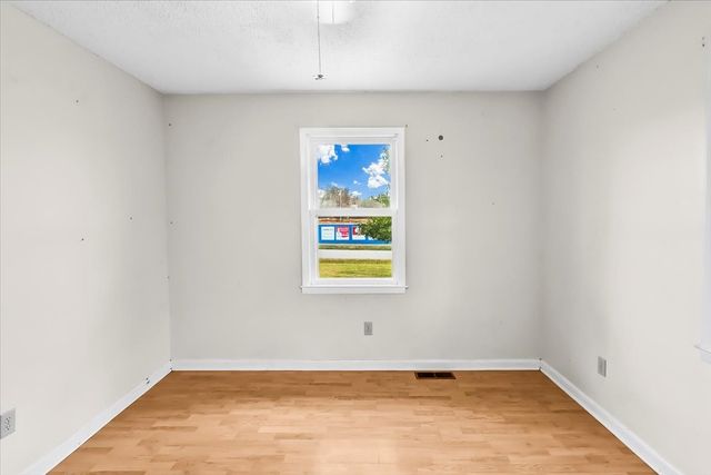 402 Yokley Dr, Franklin, KY 42134