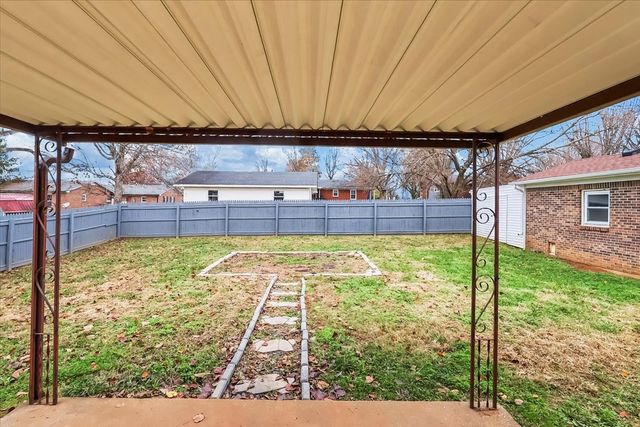 402 Yokley Dr, Franklin, KY 42134