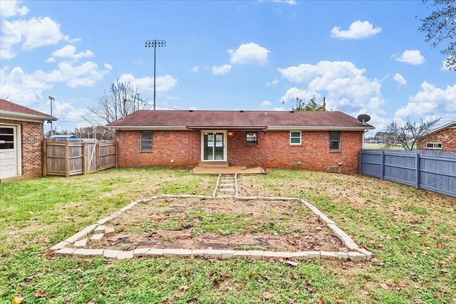 402 Yokley Dr, Franklin, KY 42134