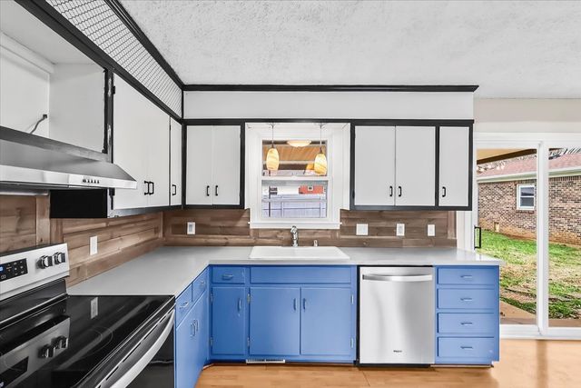 402 Yokley Dr, Franklin, KY 42134