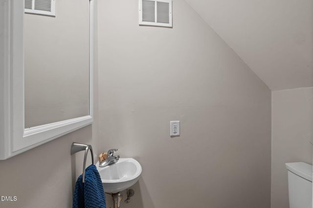 132 Creekview Circle, Carrboro, NC 27510