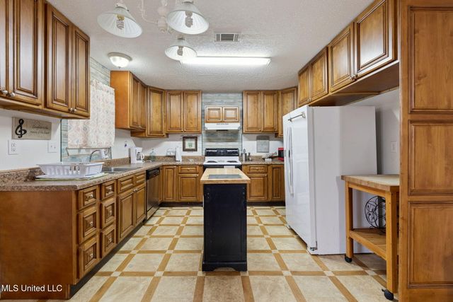 4250 1st Avenue, Bay Saint Louis, MS 39520