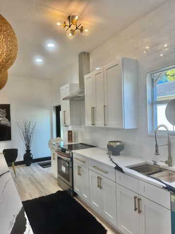 140 SW 6th Avenue, South Bay, FL 33493