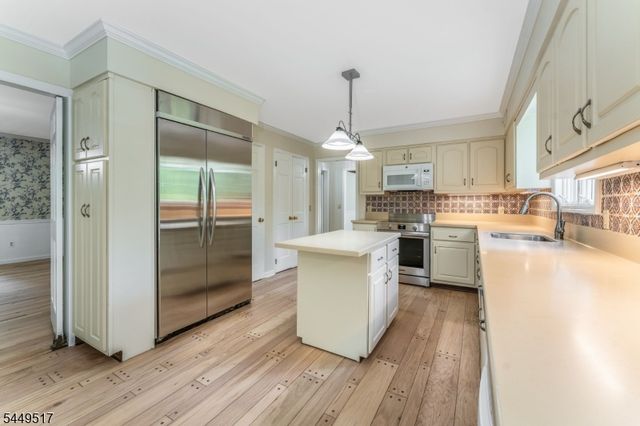 10 Campbells Brook Rd, Readington Twp., NJ 08889