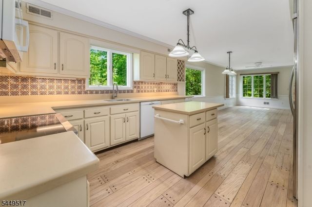 10 Campbells Brook Rd, Readington Twp., NJ 08889