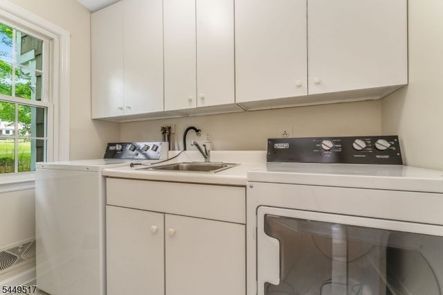 10 Campbells Brook Rd, Readington Twp., NJ 08889