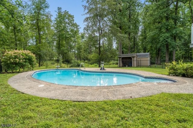 10 Campbells Brook Rd, Readington Twp., NJ 08889