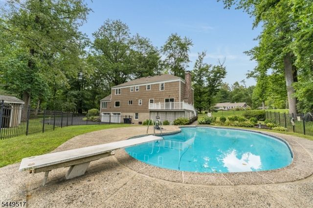10 Campbells Brook Rd, Readington Twp., NJ 08889