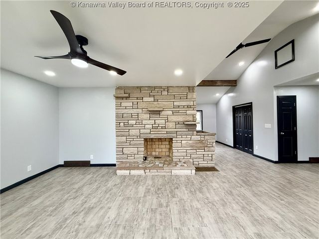 82 Williamton Grove Drive, Elkview, WV 25071