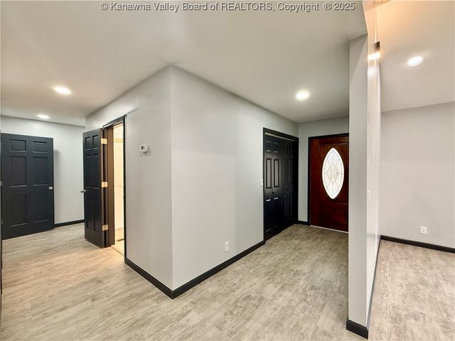 82 Williamton Grove Drive, Elkview, WV 25071