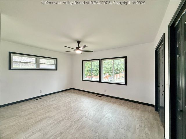 82 Williamton Grove Drive, Elkview, WV 25071