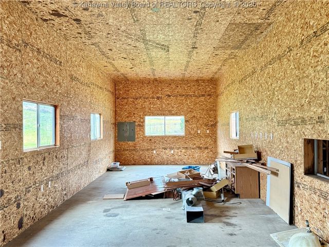 82 Williamton Grove Drive, Elkview, WV 25071