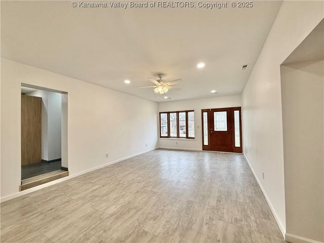 82 Williamton Grove Drive, Elkview, WV 25071