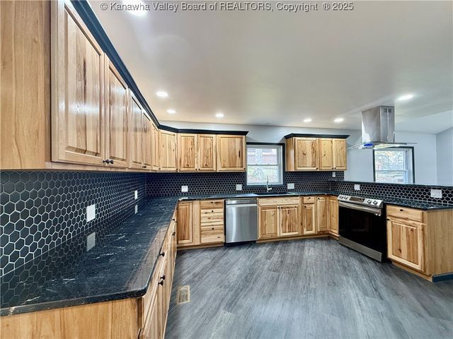 82 Williamton Grove Drive, Elkview, WV 25071