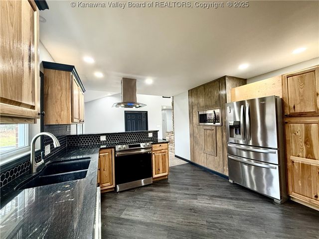 82 Williamton Grove Drive, Elkview, WV 25071