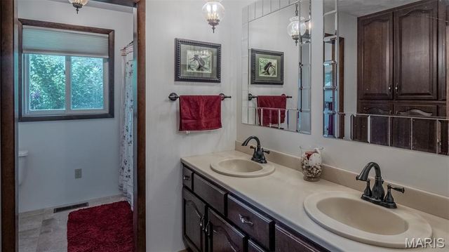 7067-7073 Farrow Lane, Godfrey, IL 62035