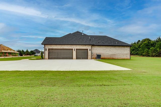 9356 Elizabeth Drive, Guthrie, OK 73044