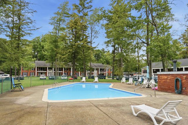 100 Kennedy Dr Apt 39, South Burlington, VT 05403