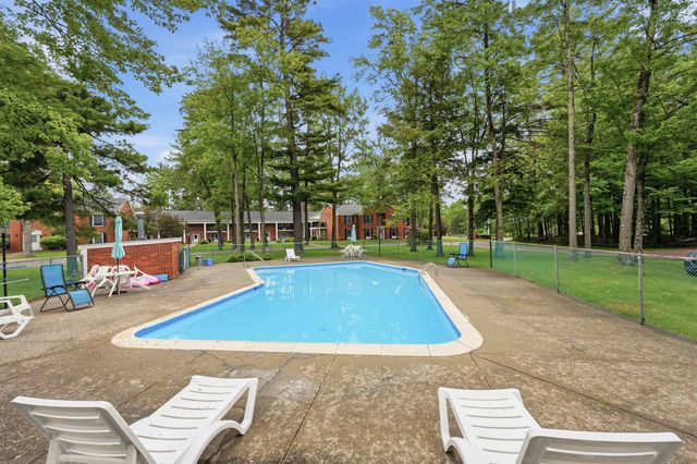100 Kennedy Dr Apt 39, South Burlington, VT 05403