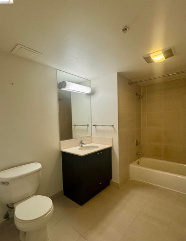 311 Oak St 804, Oakland, CA 94607