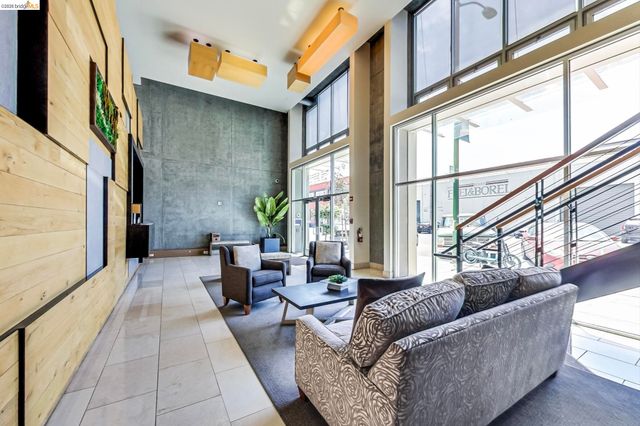 311 Oak St 804, Oakland, CA 94607