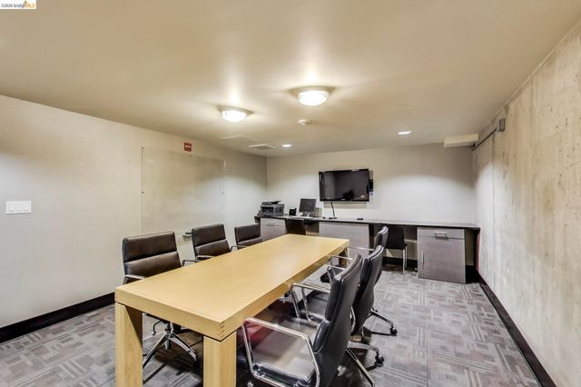 311 Oak St 804, Oakland, CA 94607