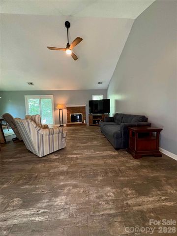 8410 Gidleigh Court, Charlotte, NC 28216
