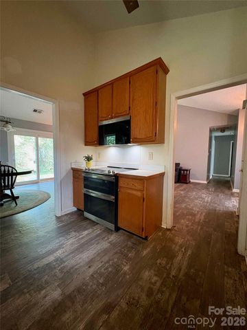 8410 Gidleigh Court, Charlotte, NC 28216