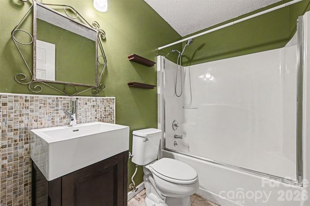 8410 Gidleigh Court, Charlotte, NC 28216