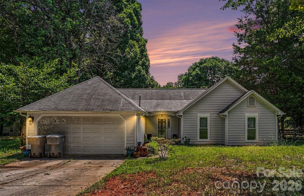 8410 Gidleigh Court, Charlotte, NC 28216