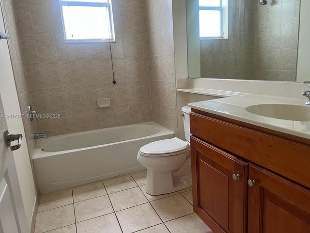 3500 Oaks Clubhouse Drive 211, Pompano Beach, FL 33069
