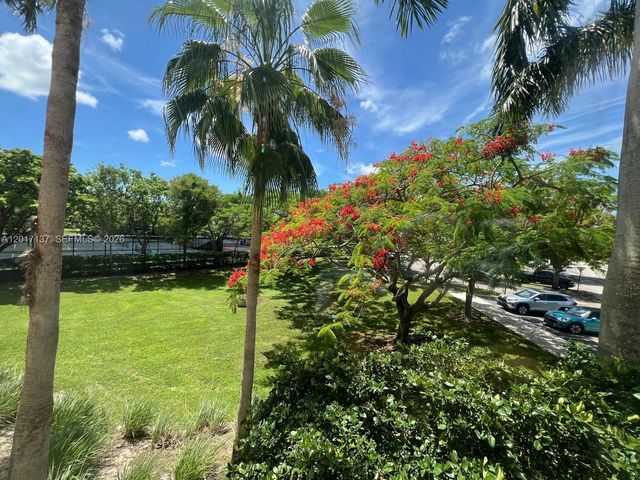 3500 Oaks Clubhouse Drive 211, Pompano Beach, FL 33069