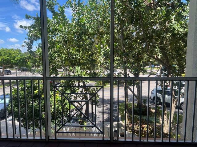 3500 Oaks Clubhouse Drive 211, Pompano Beach, FL 33069