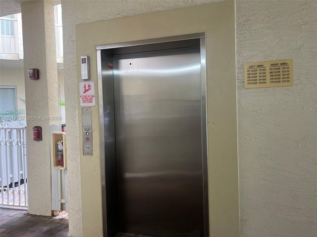 3500 Oaks Clubhouse Drive 211, Pompano Beach, FL 33069