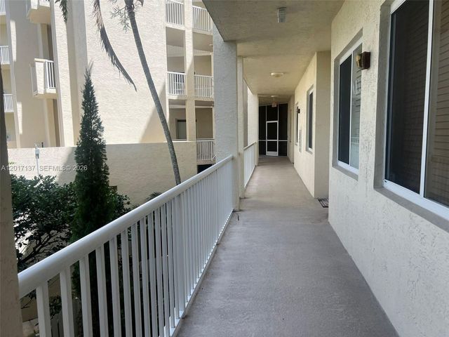 3500 Oaks Clubhouse Drive 211, Pompano Beach, FL 33069