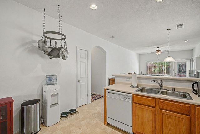 2839 Cabernet Street SW, Albuquerque, NM 87121