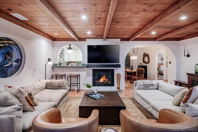 629 Fourth St, Encinitas, CA 92024