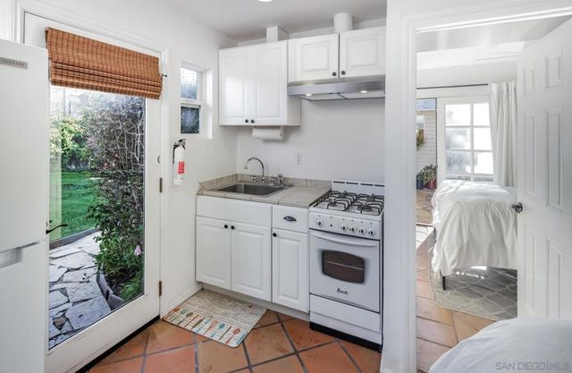629 Fourth St, Encinitas, CA 92024