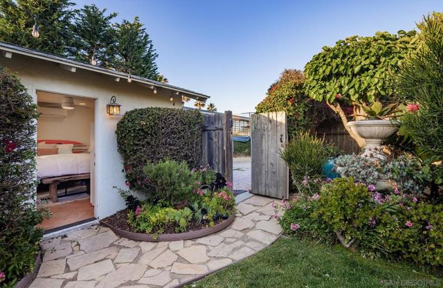 629 Fourth St, Encinitas, CA 92024