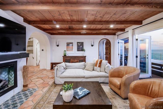 629 Fourth St, Encinitas, CA 92024