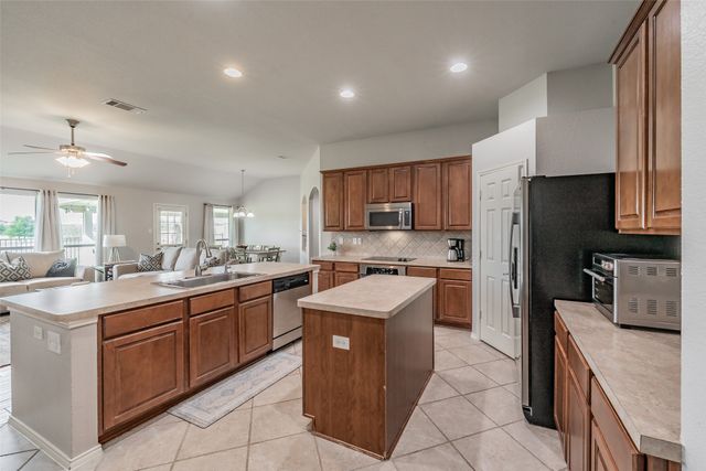 245 Cedar Crest Drive, Justin, TX 76247