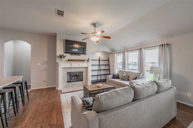 245 Cedar Crest Drive, Justin, TX 76247